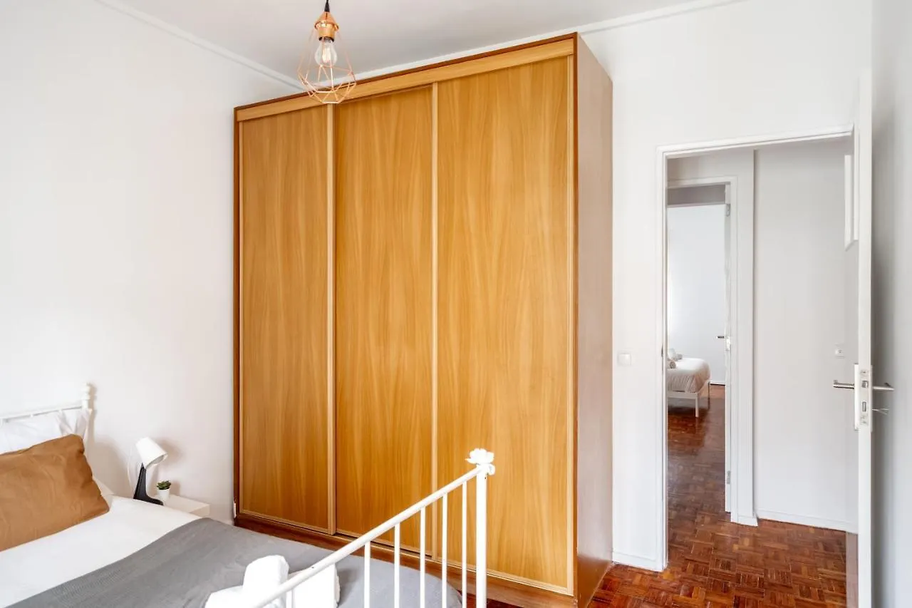 Spacious 3 Bedroom Apartment In The Heart Of Arroios Lisboa