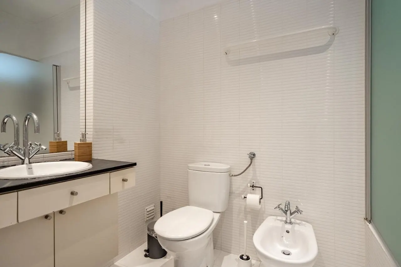 Spacious 3 Bedroom Apartment In The Heart Of Arroios Lisboa