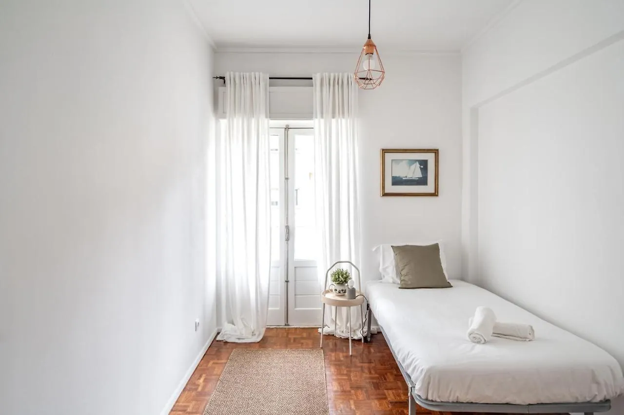 Spacious 3 Bedroom Apartment In The Heart Of Arroios Lisboa 0*,