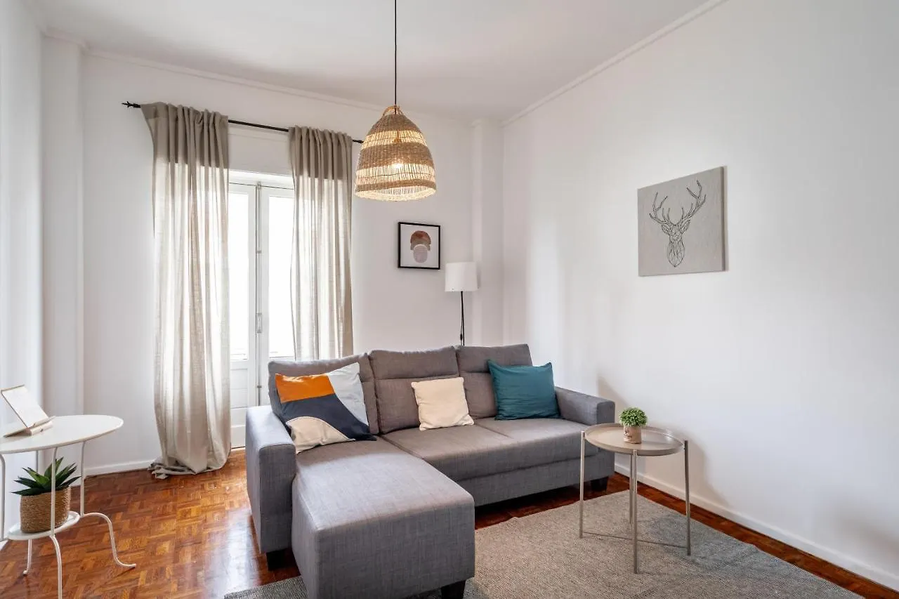 Spacious 3 Bedroom Apartment In The Heart Of Arroios Lisboa