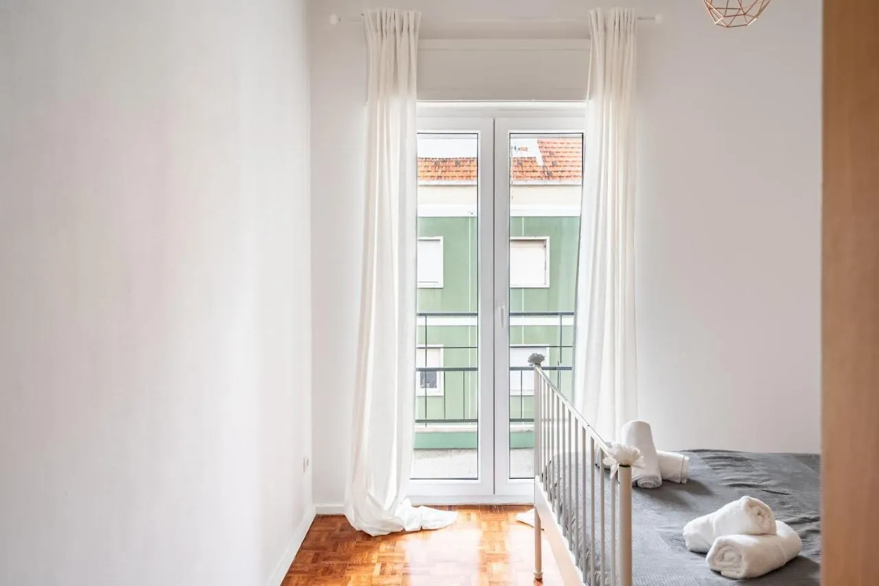Spacious 3 Bedroom Apartment In The Heart Of Arroios Lisboa
