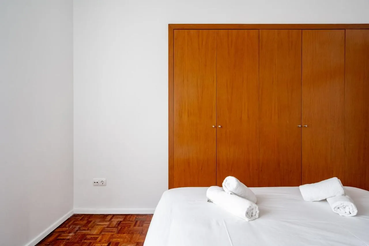 Spacious 3 Bedroom Apartment In The Heart Of Arroios Lisboa