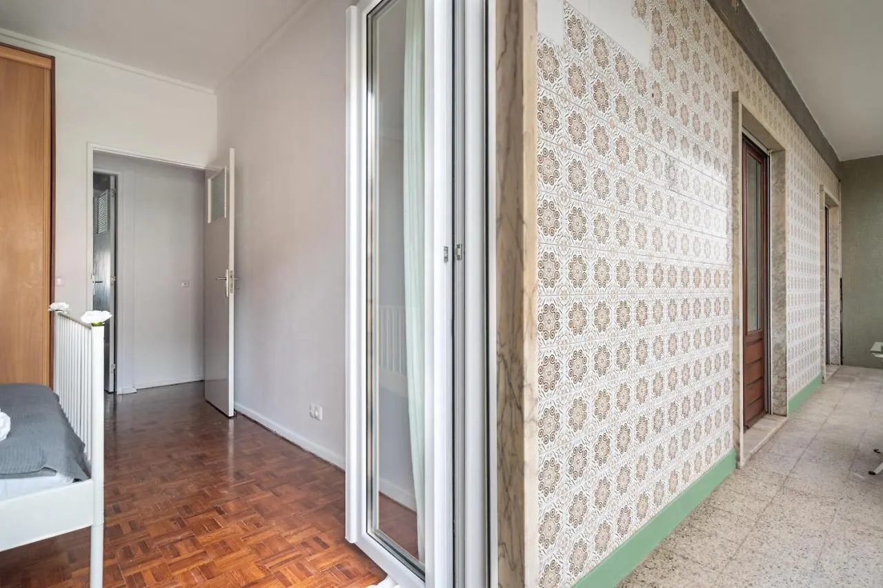 Spacious 3 Bedroom Apartment In The Heart Of Arroios Lisboa 0*,