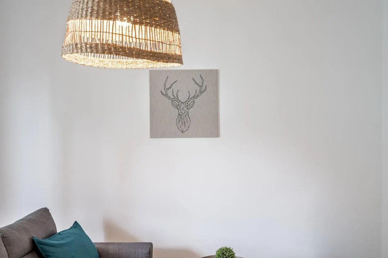 Spacious 3 Bedroom Apartment In The Heart Of Arroios location